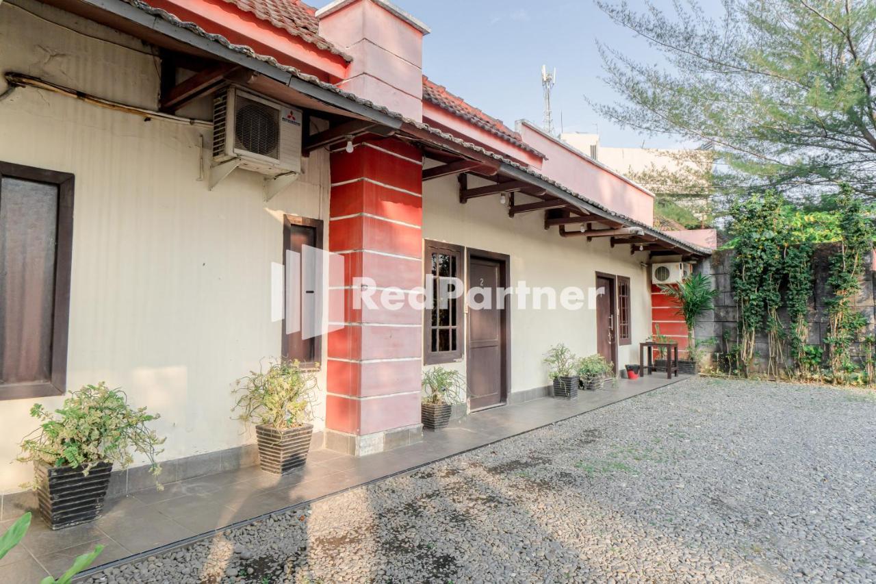 Cherry Pink Hotel Medan Mitra Reddoorz Exterior foto