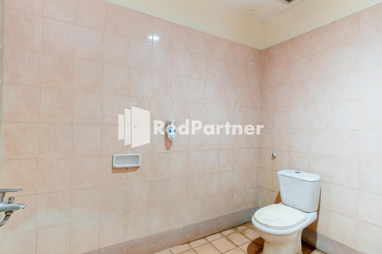 Cherry Pink Hotel Medan Mitra Reddoorz Exterior foto